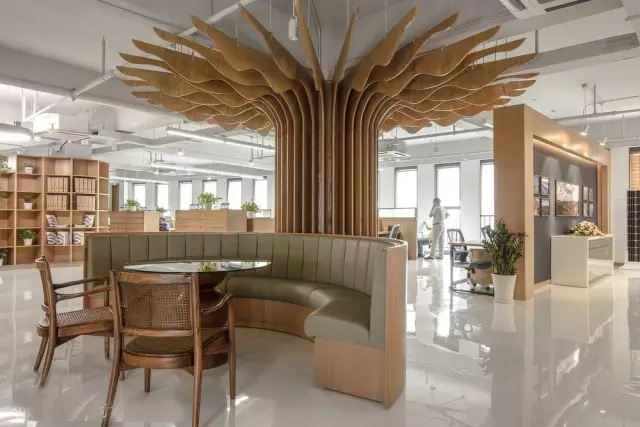 人文氣息與現(xiàn)代風(fēng)尚捏合在一起，綠色的辦公空間充滿藝術(shù)感！