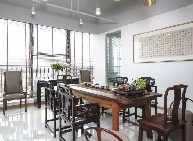 人文氣息與現(xiàn)代風(fēng)尚捏合在一起，綠色的辦公空間充滿藝術(shù)感！