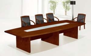 實木會議桌要保養(yǎng)，那就得有計劃的進行。
